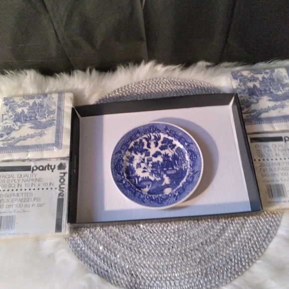 Blue Willow Antique Saucer - Picture 4 of 9